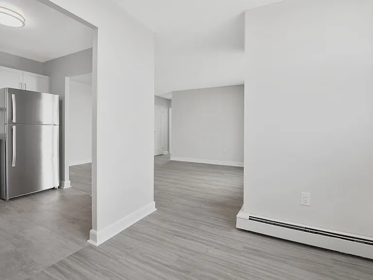 100 Lancaster Dr — Photo 12