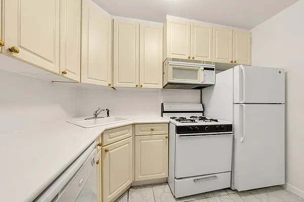 Sold by Corcoran | media 3