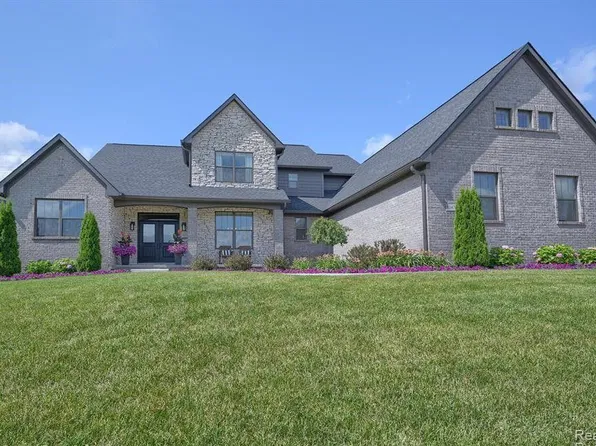 10474 Stoney Point Dr, South Lyon, MI 48178