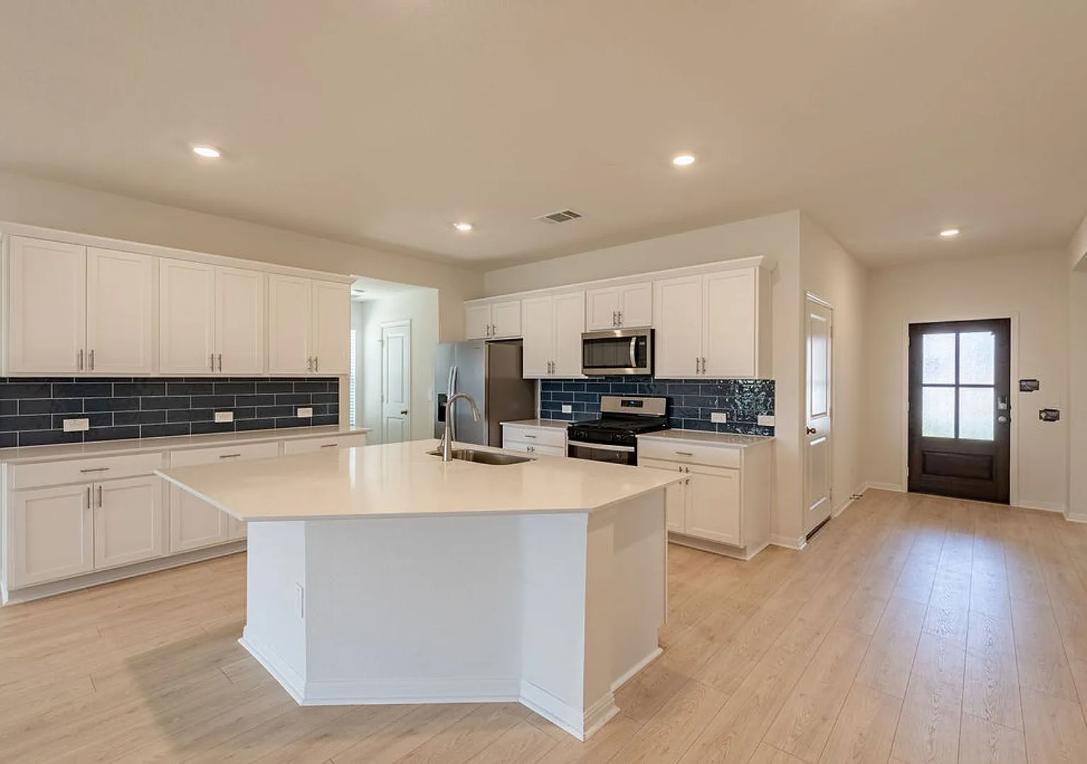 Newly Built & Full of Charm in Bar W Ranch! — Photo 3