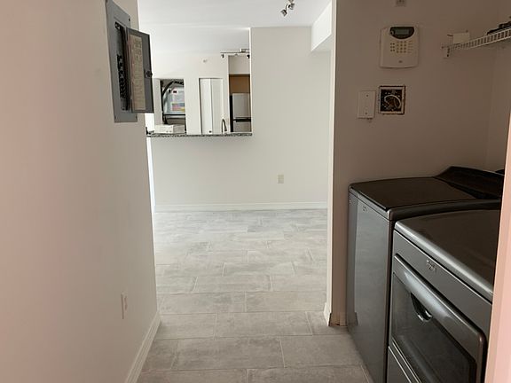 4th image of 1311 Villa Ln #1311