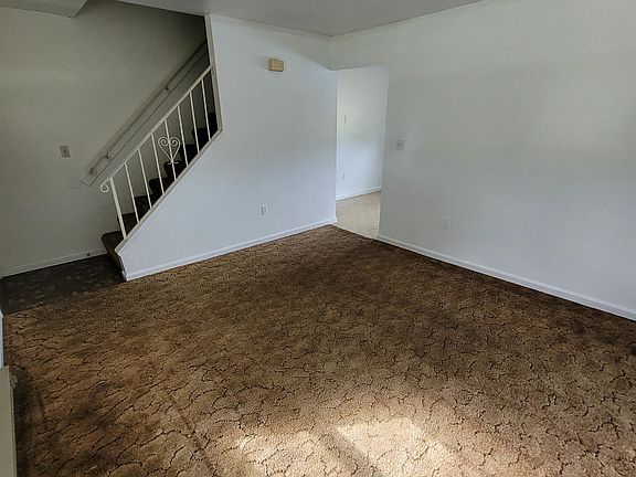 5th image of 907 Sunrise Ln #B