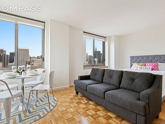 3rd image of 35 W 33rd St APT 35A