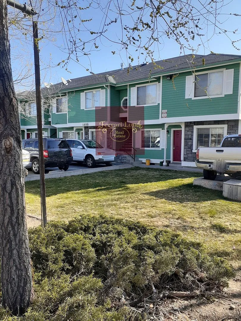 Locust 1480 — Photo 1