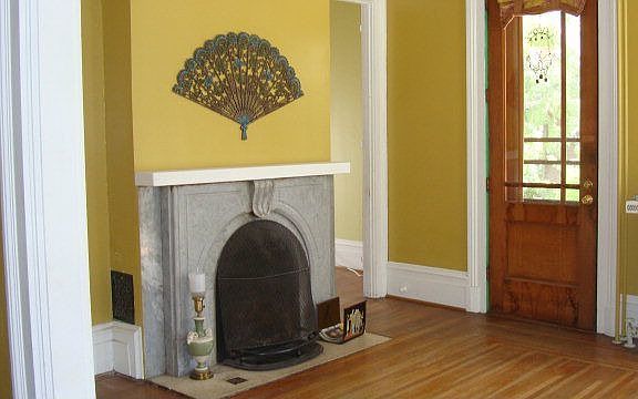 4th image of 104 York Ave