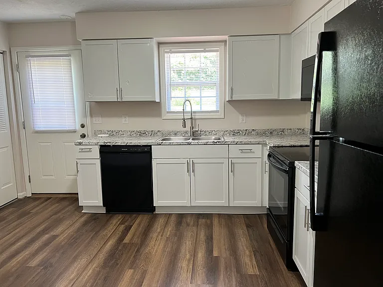 512 Shenandoah Dr — Photo 4