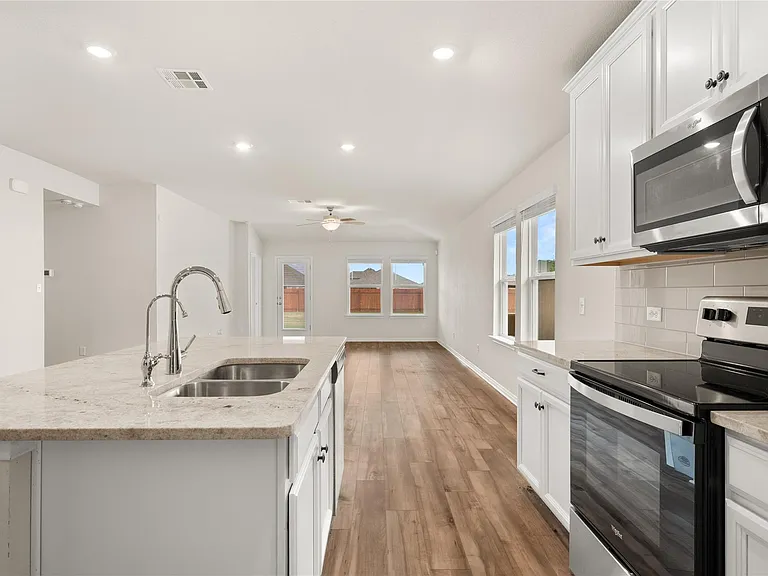 105 Saviano Rd — Photo 4