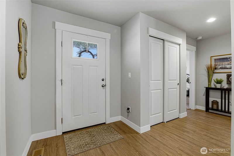 5th image of 2164 Millwood Lane SE