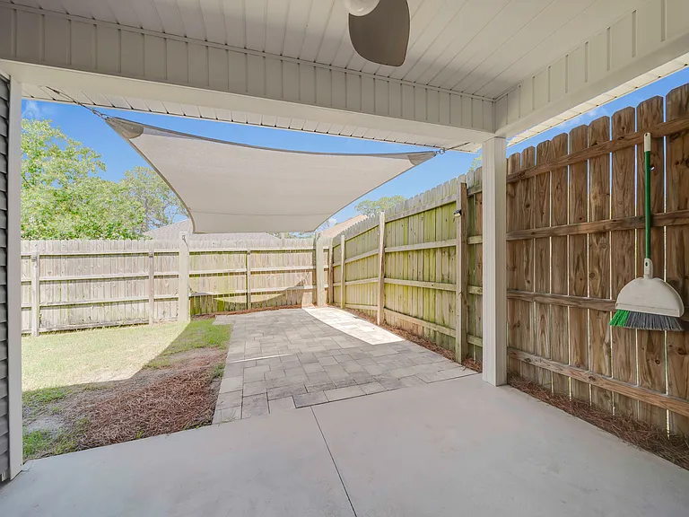 125 Fernwood St — Photo 37