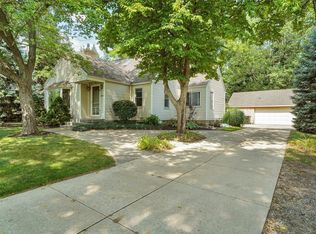2011 52nd St SE, Kentwood, MI 49508