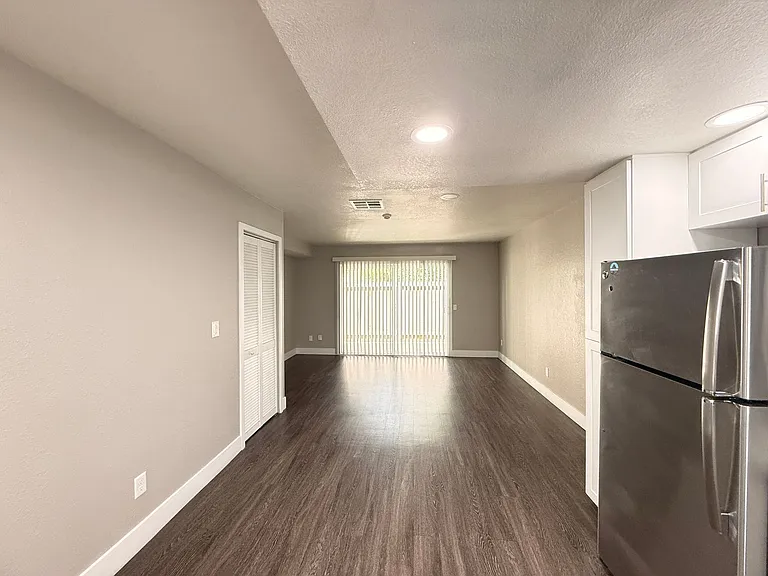 921 Ripley St — Photo 4