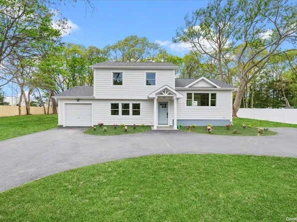 650 Locust Avenue, Bohemia, NY 11716