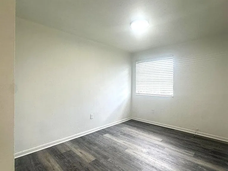 1545 NW 8th Ave — Photo 12