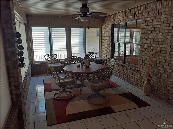 3rd image of 907 Palm Dr