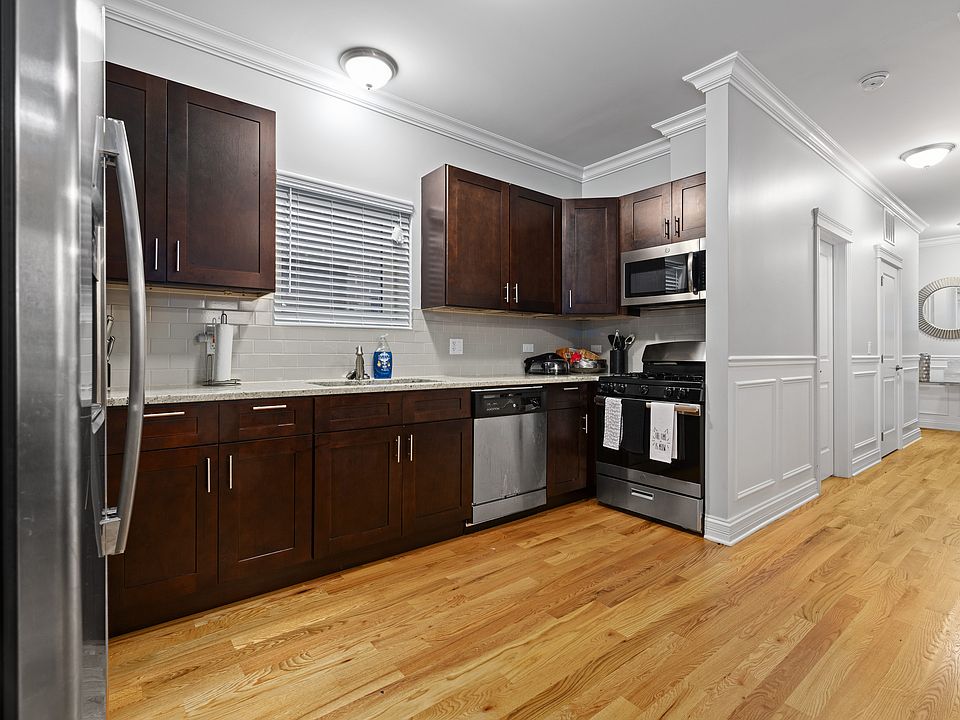 1st image of 742 N Avers Ave