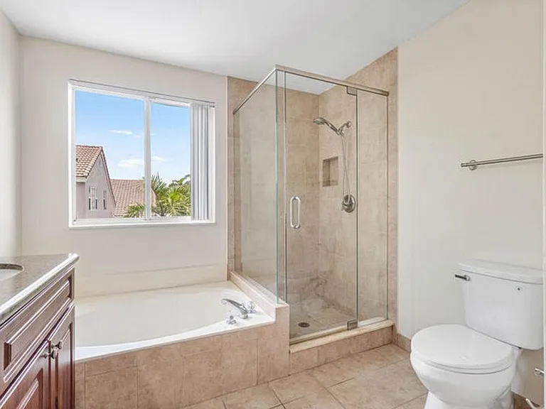 10425 Buena Ventura Dr — Photo 19