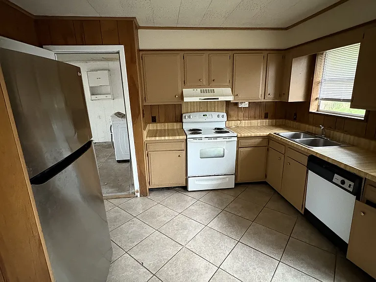 6255 Warren St — Photo 16
