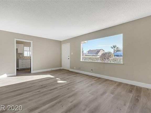 3rd image of 1043 Howard Dr