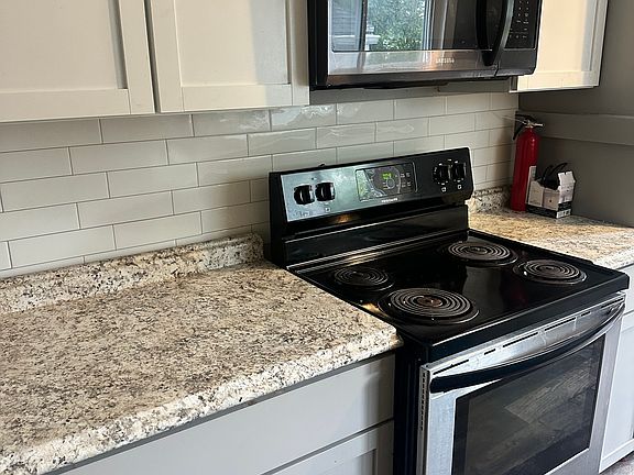2nd image of 305 N Lincoln Rd