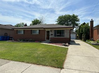 32415 Firwood Dr, Warren, MI 48088