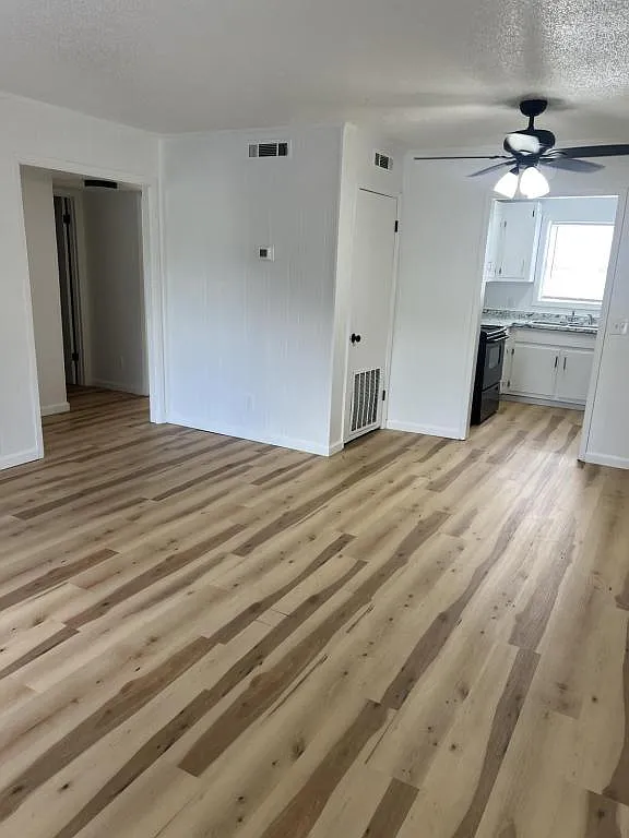 713 N Coffee Rd — Photo 4