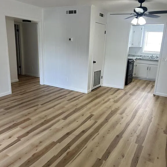 713 N Coffee Rd — Photo 4