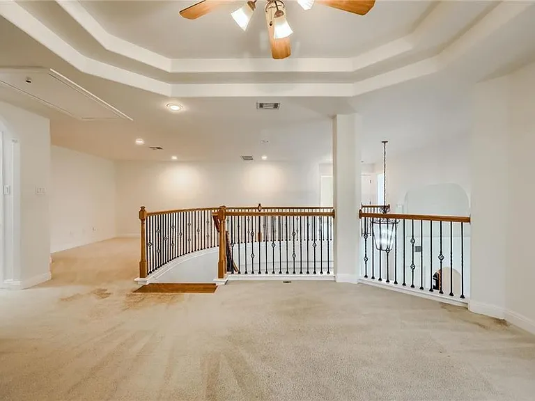 9909 Pickfair Dr — Photo 5