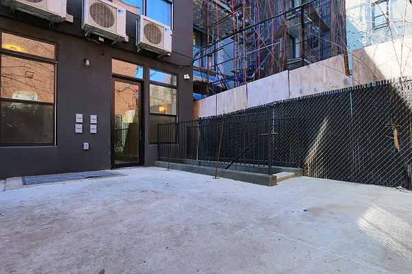 Rented by Tapiro Realty | media 25