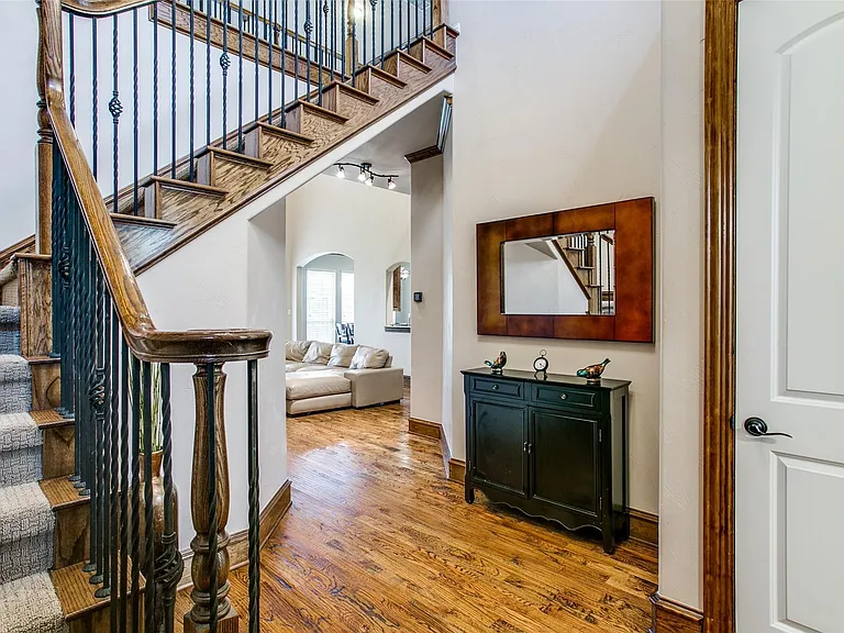 1805 Castle Ct — Photo 5