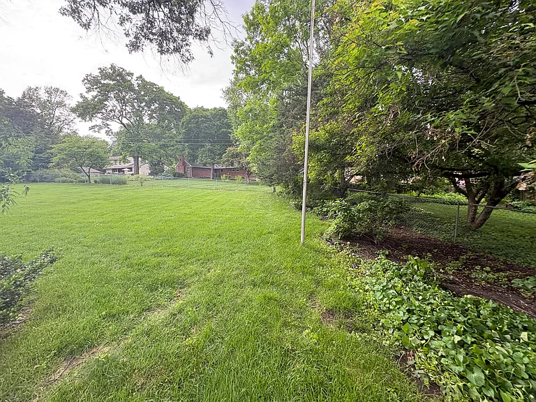 9536 Manor Rd — Photo 28