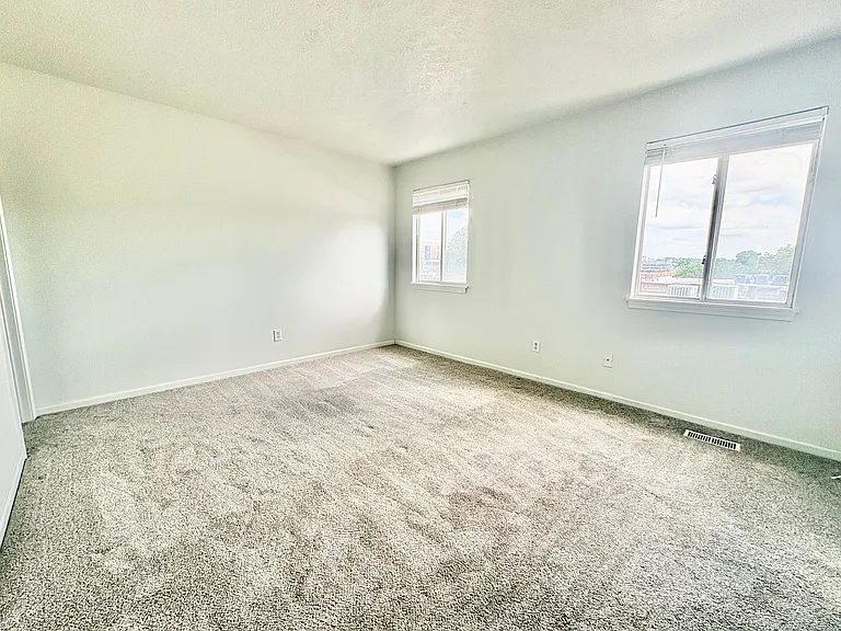 4420 Jarboe St — Photo 14