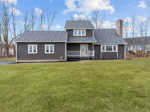 46 Country View Dr, Cranston, RI 02921