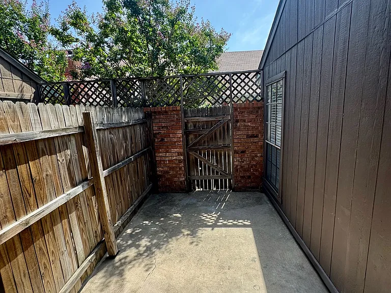 4041 Evergreen St — Photo 10