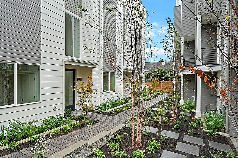 Building Photo - W Bertona St