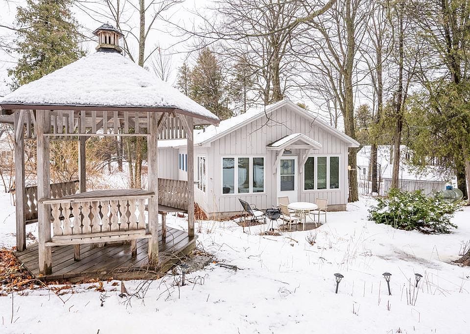 1st image of 11060 Beach Rd #1