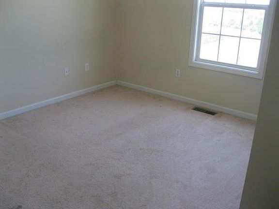 5th image of 940 New Village Dr NW
