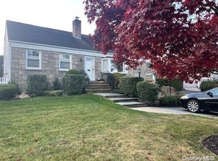 49 Chatham Rd, Hewlett, NY 11557