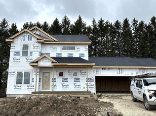 549 Hawks Ridge Rd, Grafton, WI 53024