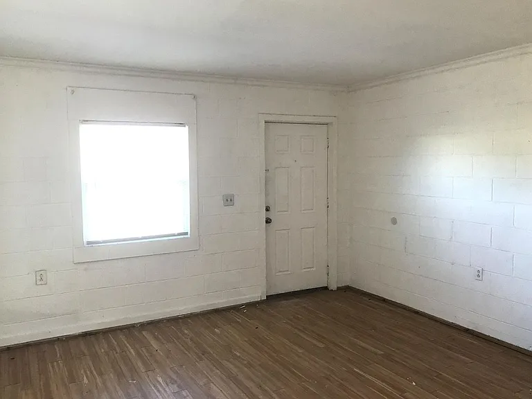 1341 Lewis St — Photo 2