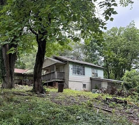 3rd image of 3922 Delavan Ave
