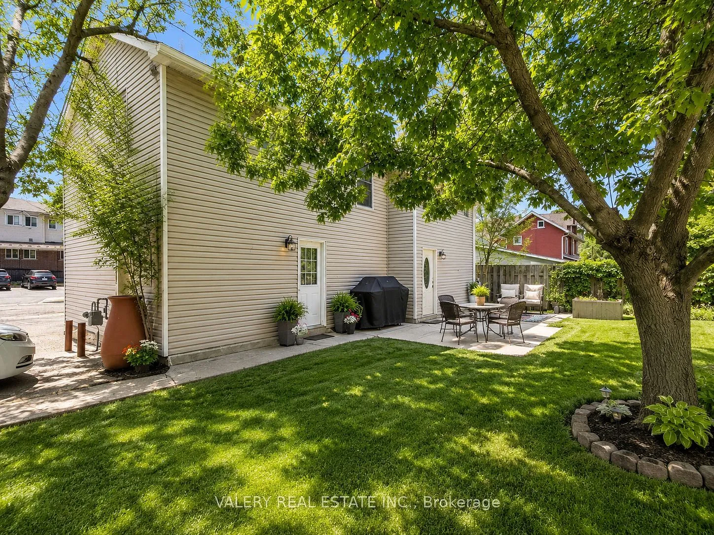3 bed, $2,575 — Photo 2