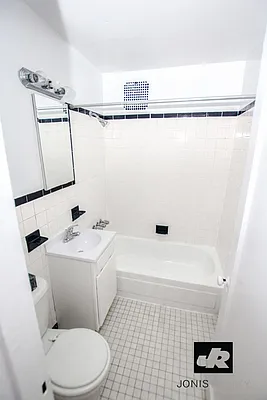 Rented by Jonis Realty | media 7