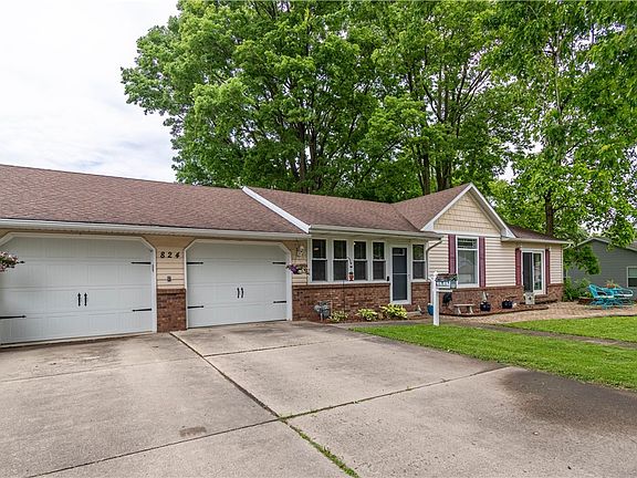 2nd image of 824 N Elm Blvd