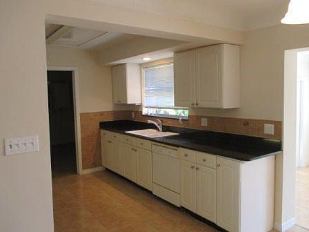 3rd image of 6816 Westview Dr