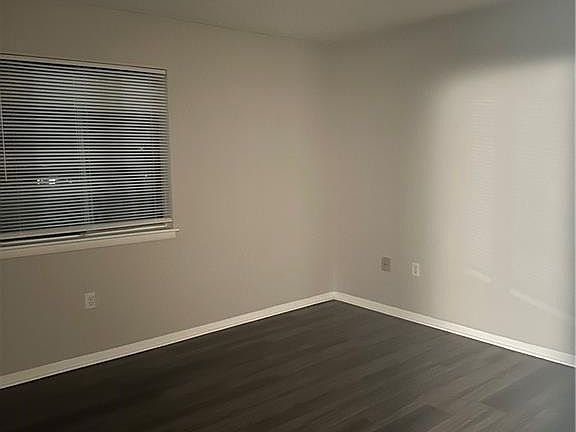 4th image of 2240 Sunderland Rd