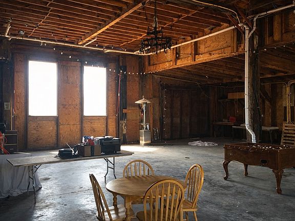 2nd image of 10 S Holland Rd