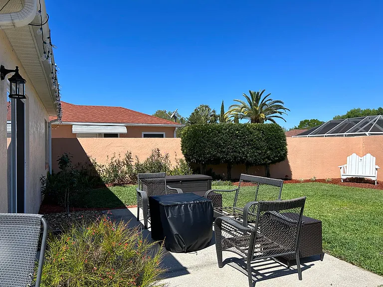 1201 Flores Ave — Photo 7