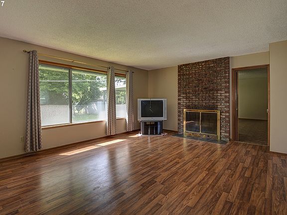 5th image of 1112 Missoula Ave