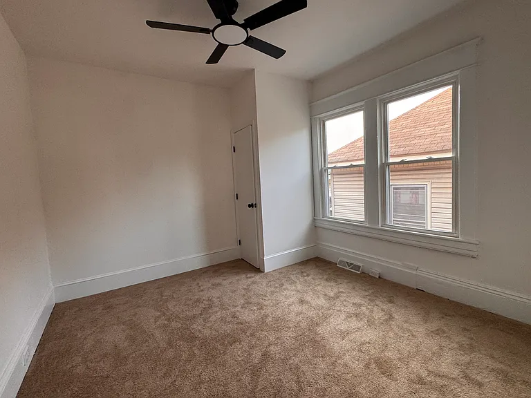 1144 Tompkins Ave SE — Photo 3