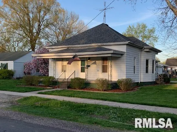 132 S Dye St, Virden, IL 62690